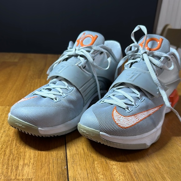 Limited Edition KD Nike for University of Texas. - Picture 9 of 9